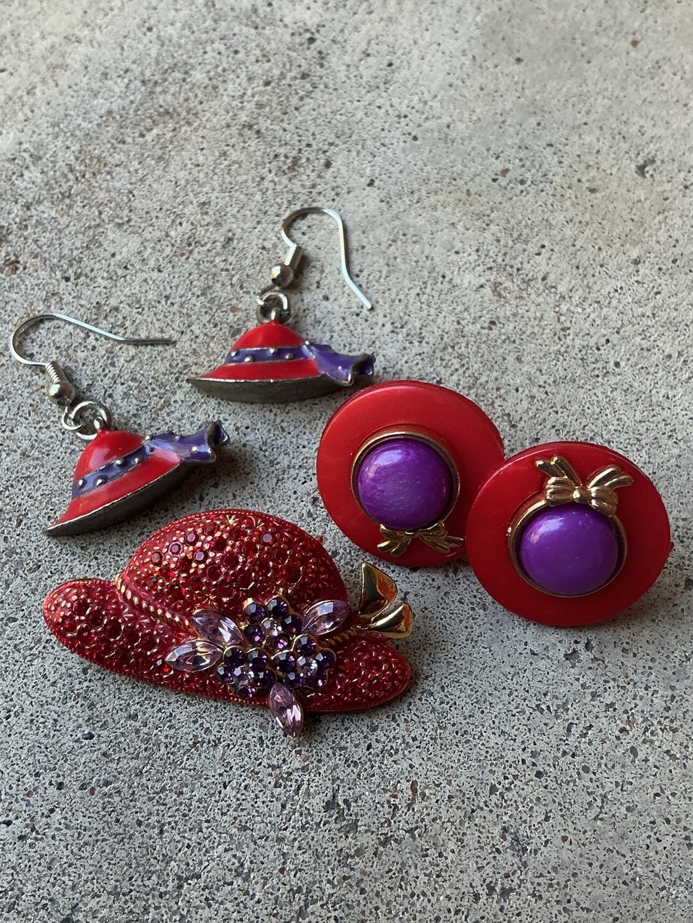 Red Hat Society EARRINGS and BROOCH Set
